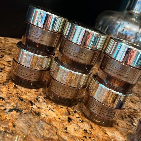 Estee Lauder revitalizing supreme+ set (you get all) - Picture 6 of 8